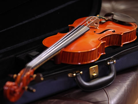 イタリアの国際コンクールで入賞した三苫由紀子さん作の美しいバイオリン